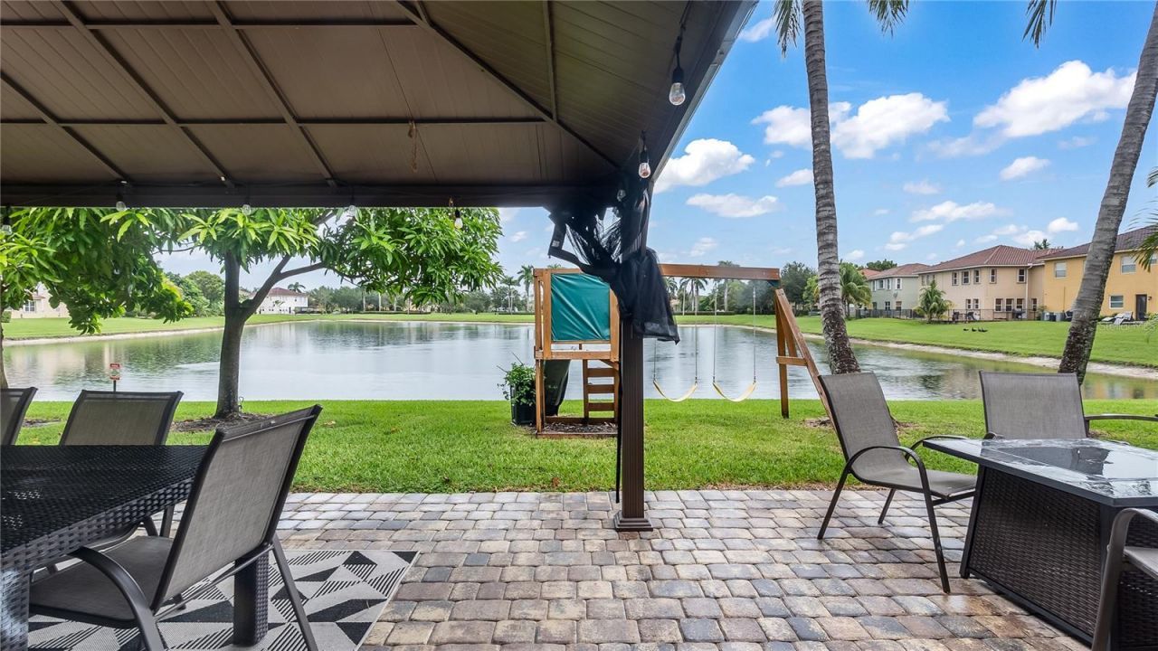556 Cresta Circle, West Palm Beach, FL 33413 Photo