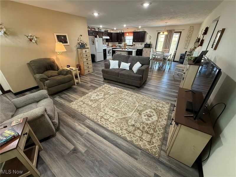 797 Glenda Street NE, Bolivar, OH 44612 Photo 2