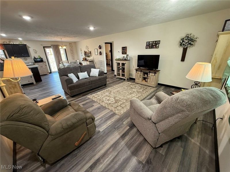 797 Glenda Street NE, Bolivar, OH 44612 Photo 3