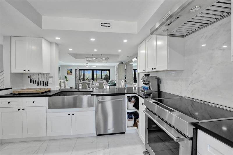 240 Captains Walk, Unit 510, Delray Beach, FL 33483 Photo