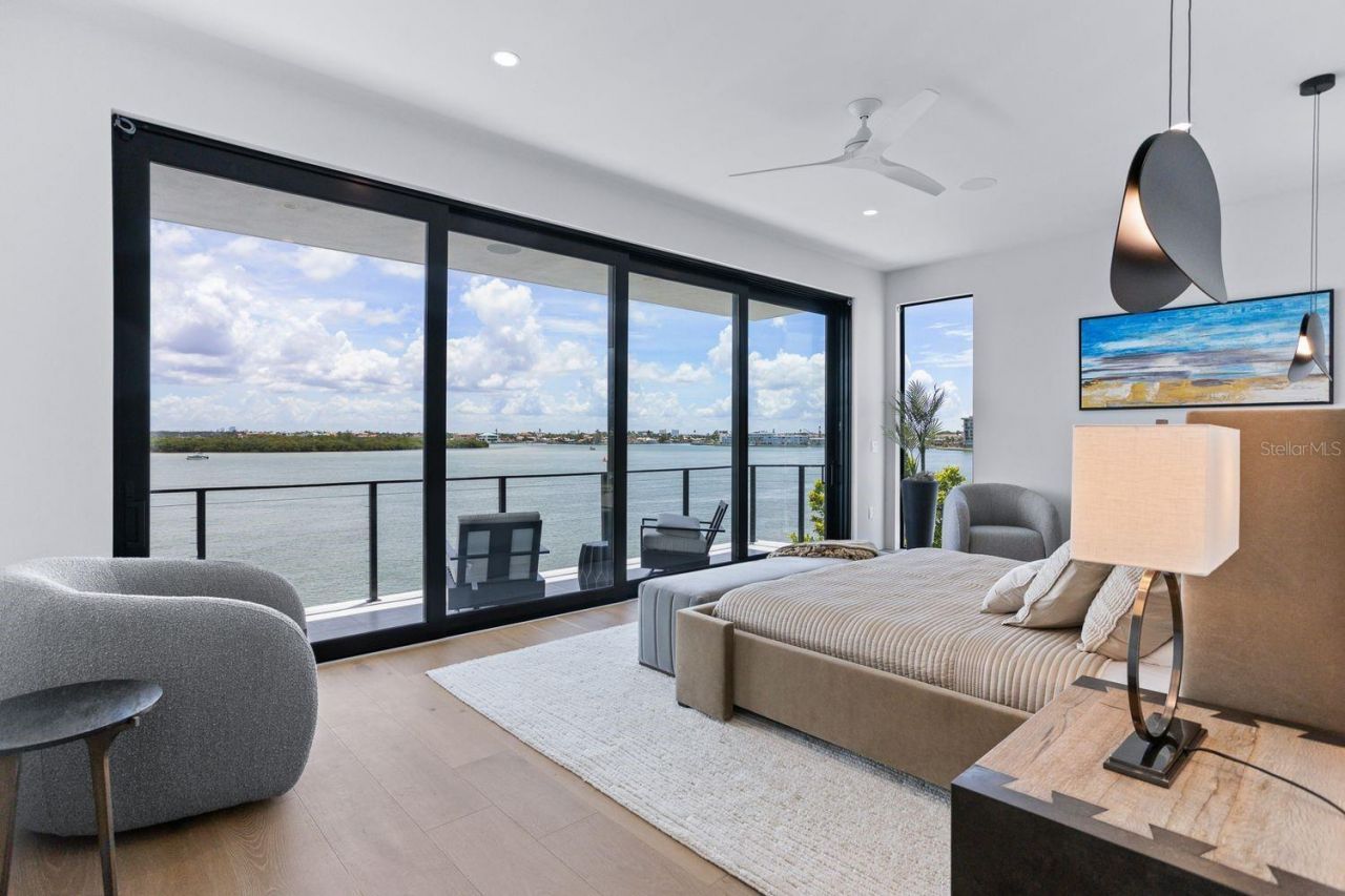 445 129th Avenue E, Madeira Beach, FL 33708 Photo