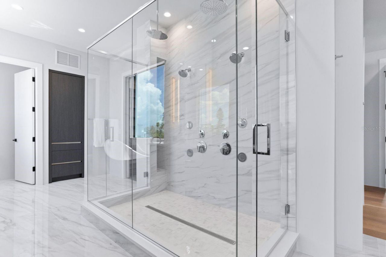 445 129th Avenue E, Madeira Beach, FL 33708 Photo