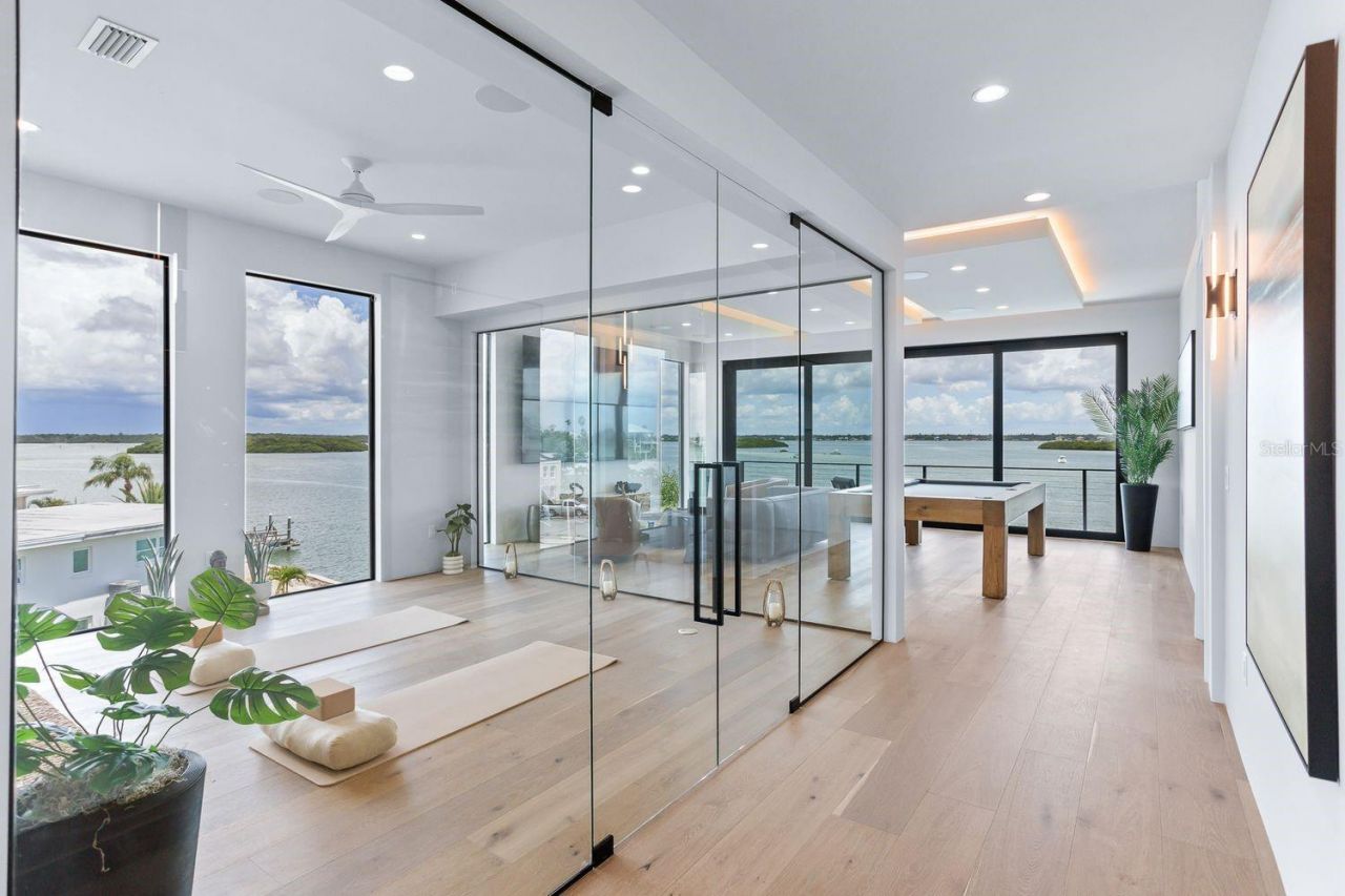 445 129th Avenue E, Madeira Beach, FL 33708 Photo