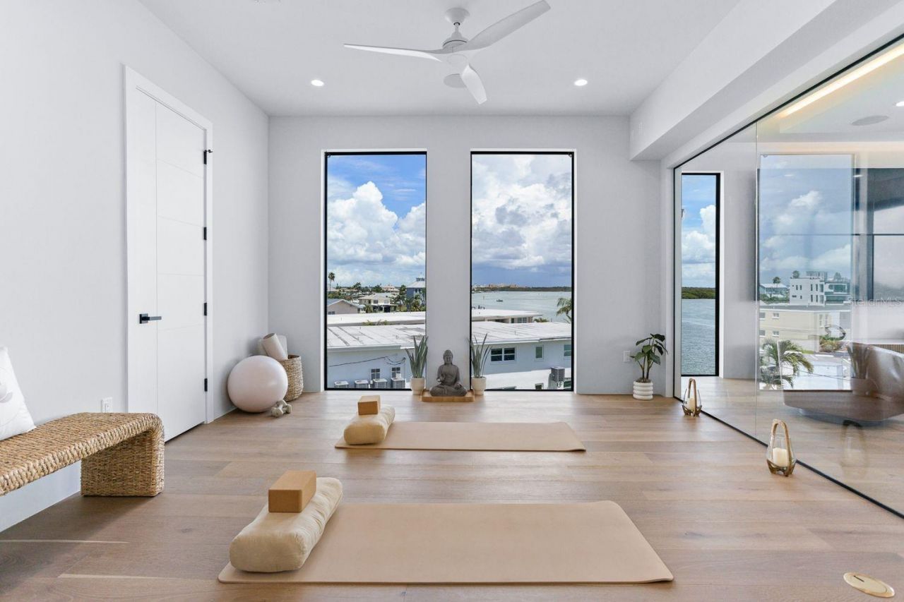 445 129th Avenue E, Madeira Beach, FL 33708 Photo