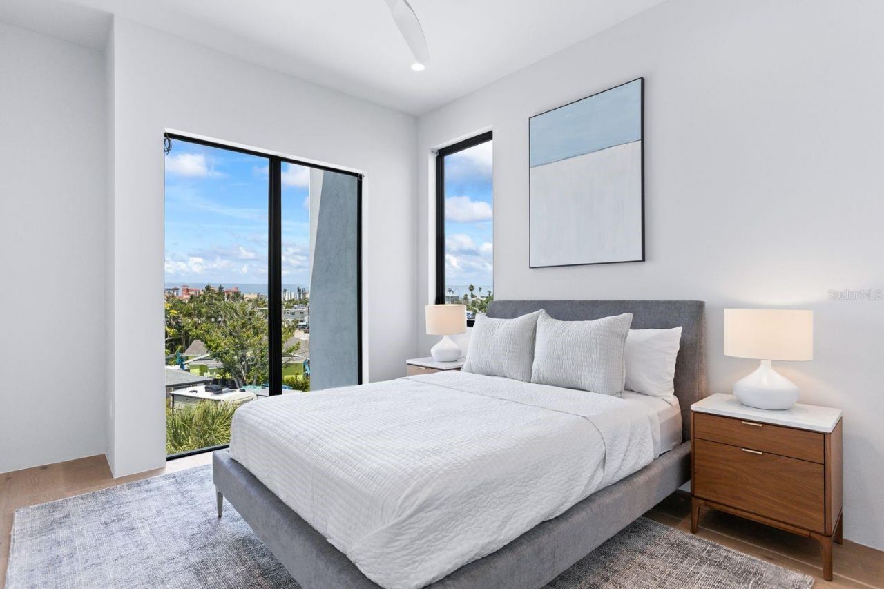 445 129th Avenue E, Madeira Beach, FL 33708 Photo