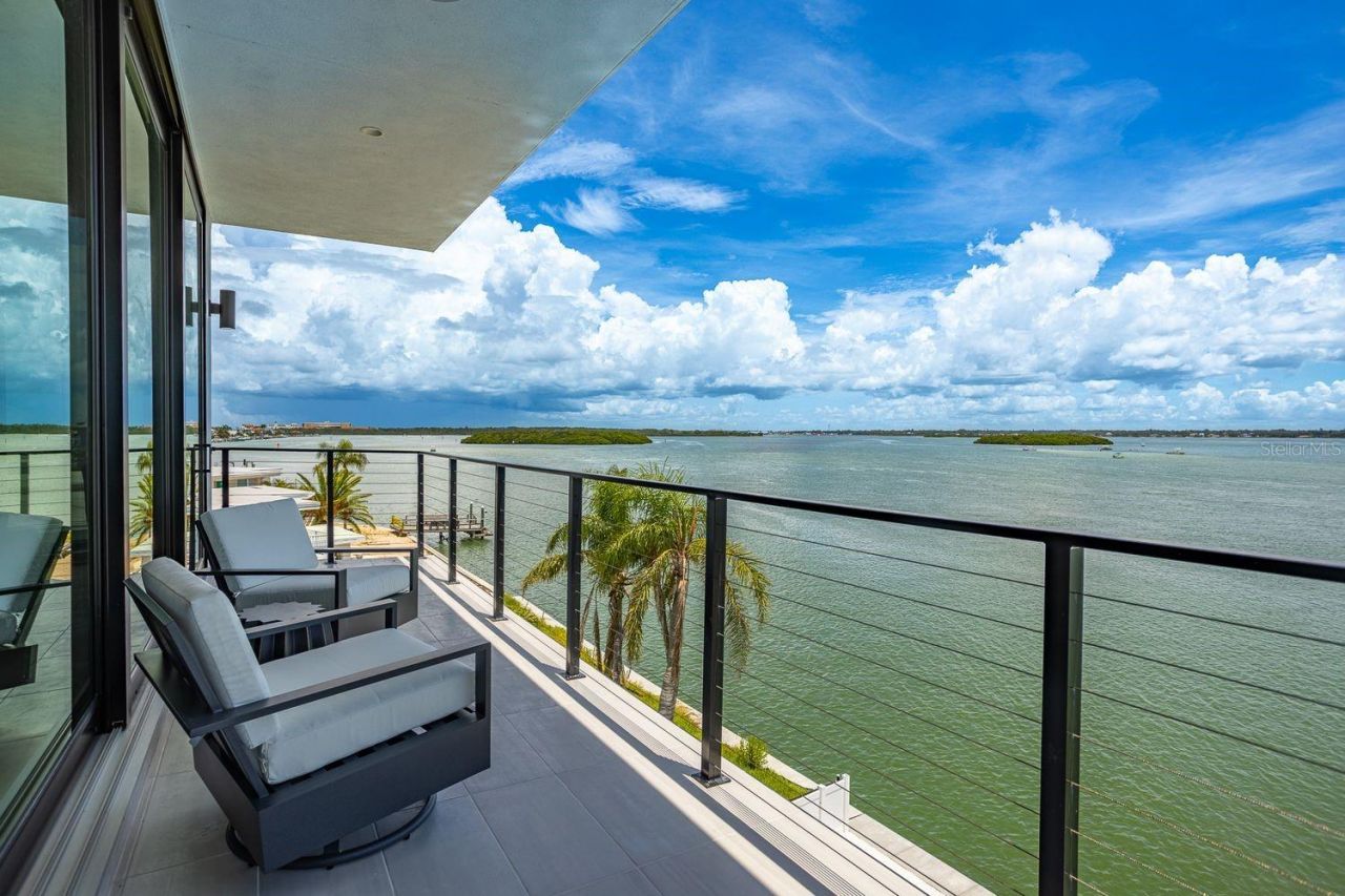 445 129th Avenue E, Madeira Beach, FL 33708 Photo