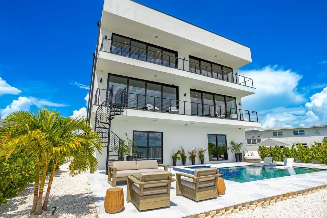 445 129th Avenue E, Madeira Beach, FL 33708 Photo