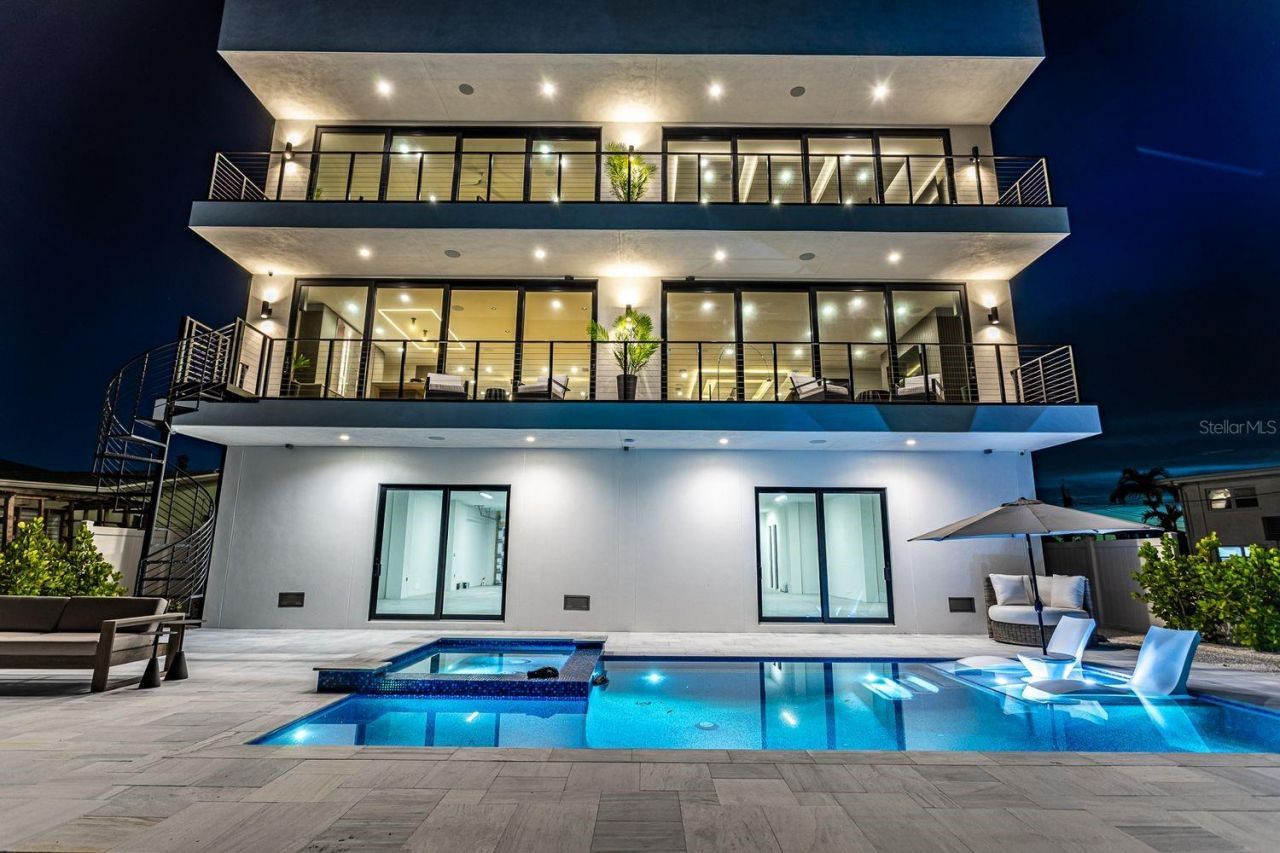 445 129th Avenue E, Madeira Beach, FL 33708 Photo