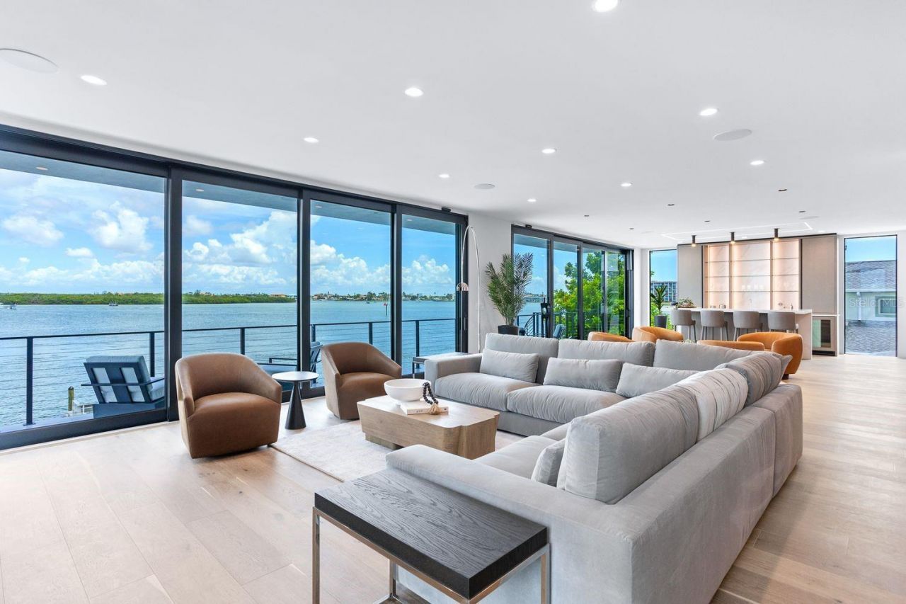 445 129th Avenue E, Madeira Beach, FL 33708 Photo