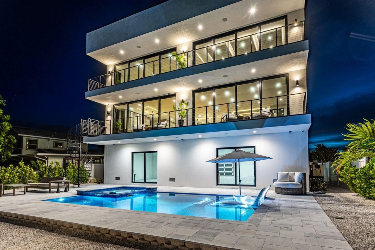 445 129th Avenue E, Madeira Beach, FL 33708 Photo