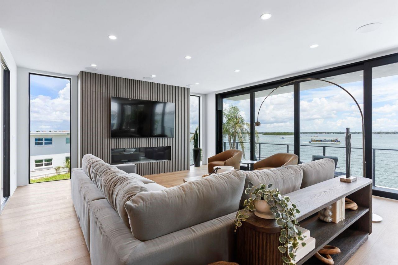 445 129th Avenue E, Madeira Beach, FL 33708 Photo