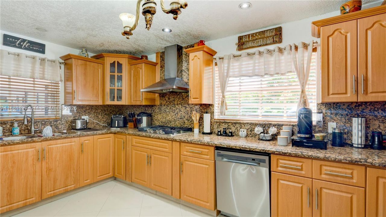 18501 SW 130th Ave, Miami, FL 33177 Photo