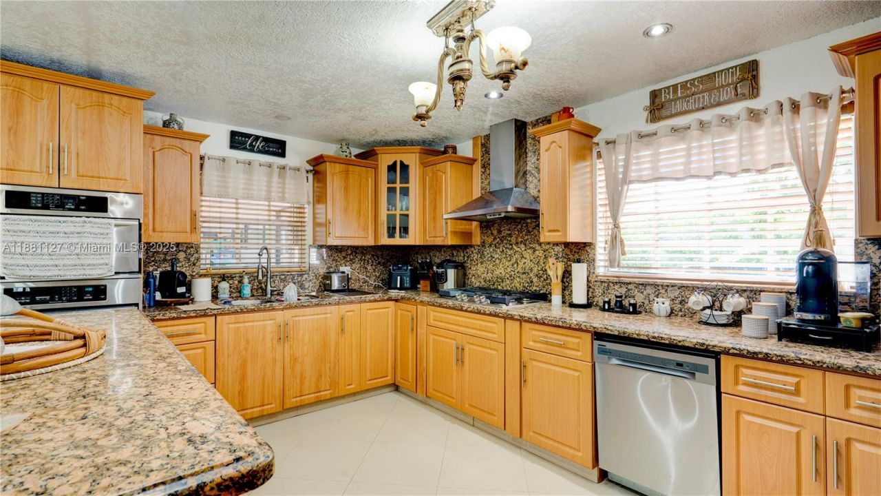 18501 SW 130th Ave, Miami, FL 33177 Photo