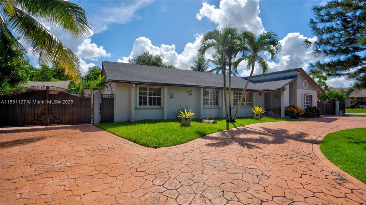 18501 SW 130th Ave, Miami, FL 33177 Photo