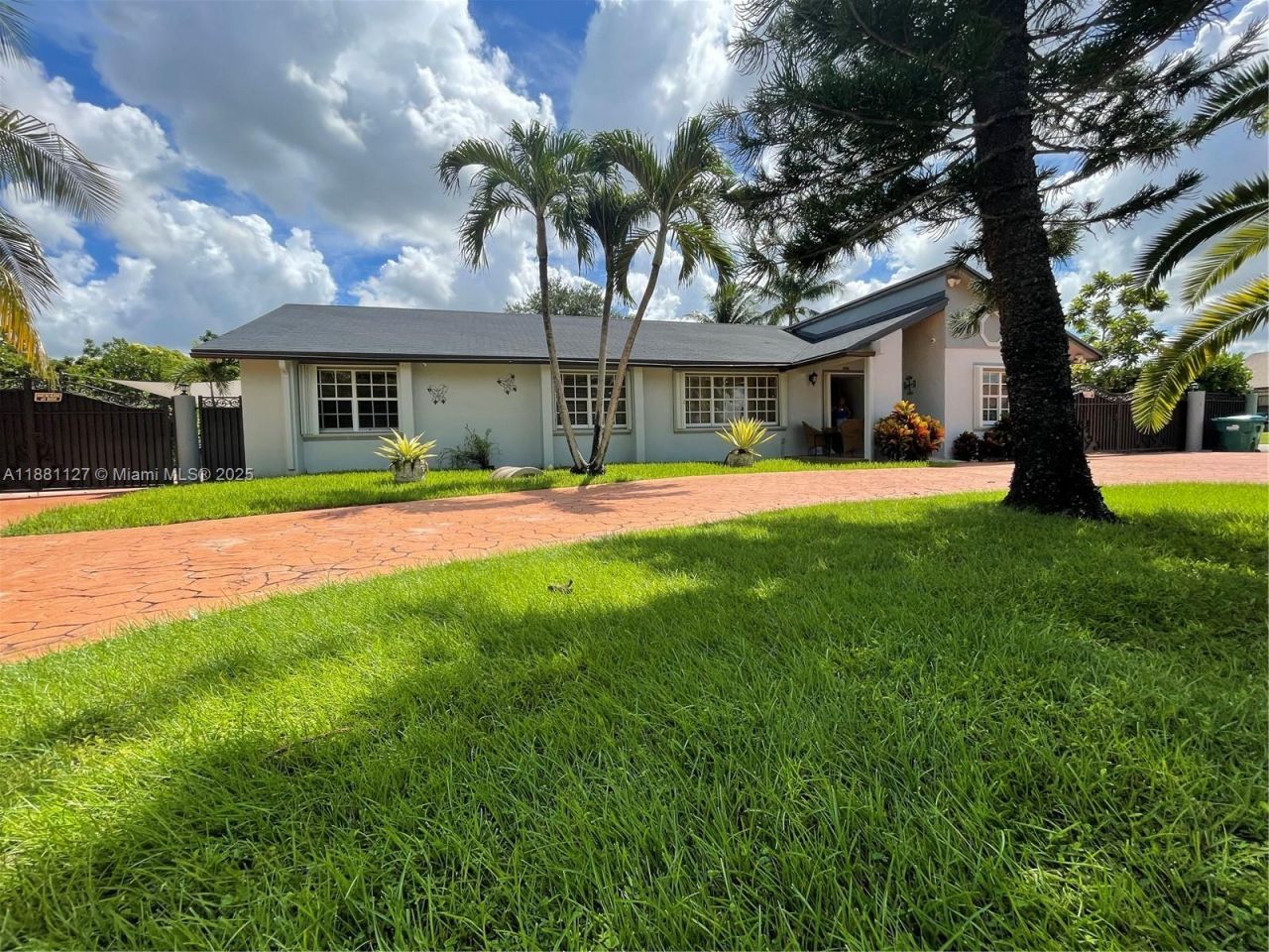 18501 SW 130th Ave, Miami, FL 33177 Photo