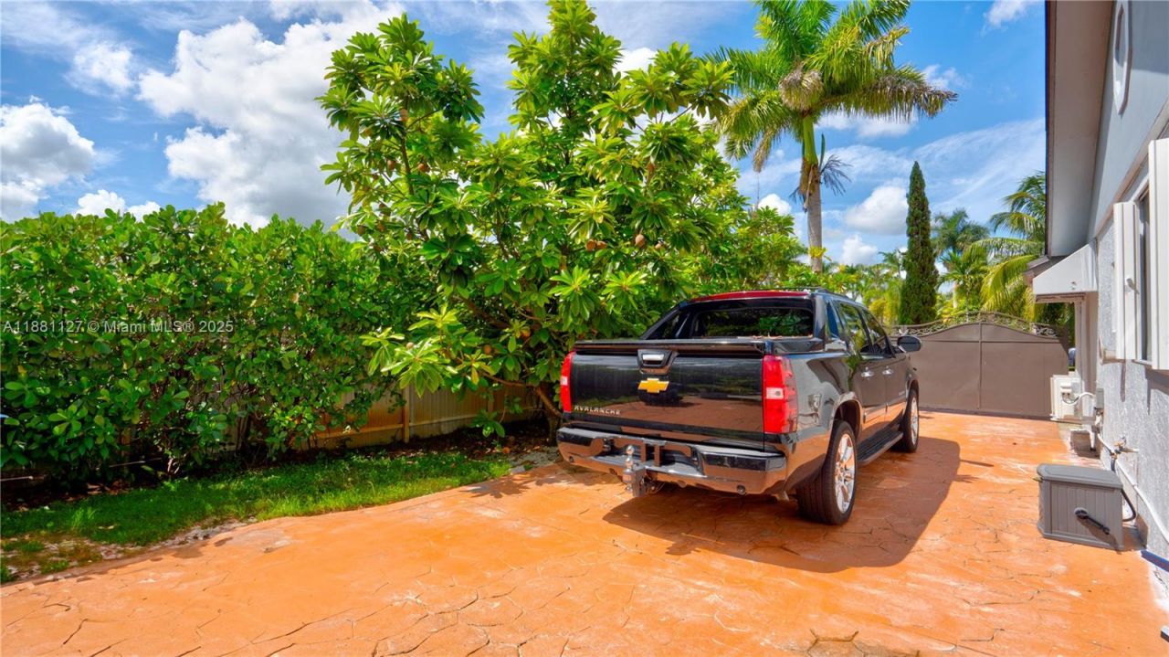 18501 SW 130th Ave, Miami, FL 33177 Photo