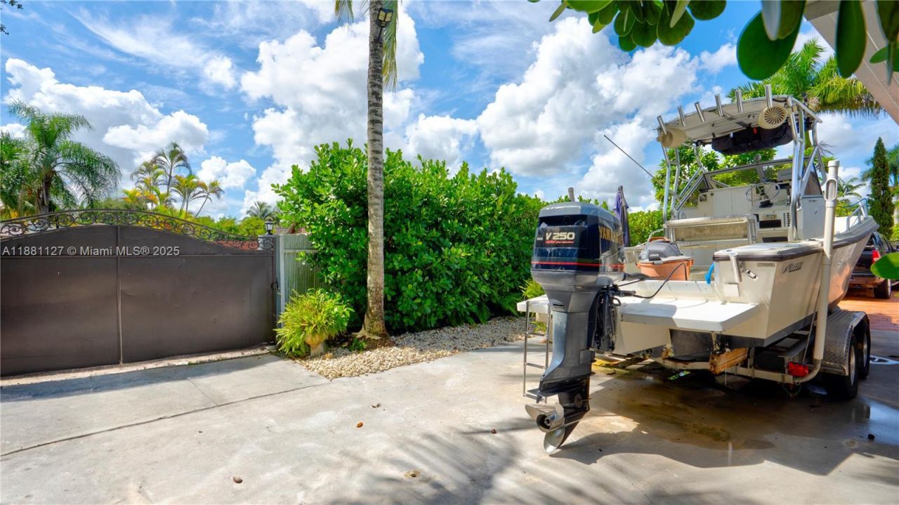 18501 SW 130th Ave, Miami, FL 33177 Photo