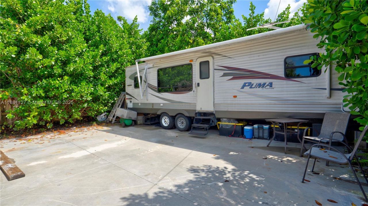 18501 SW 130th Ave, Miami, FL 33177 Photo