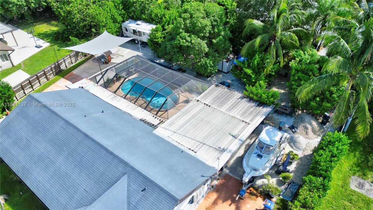 18501 SW 130th Ave, Miami, FL 33177 Photo