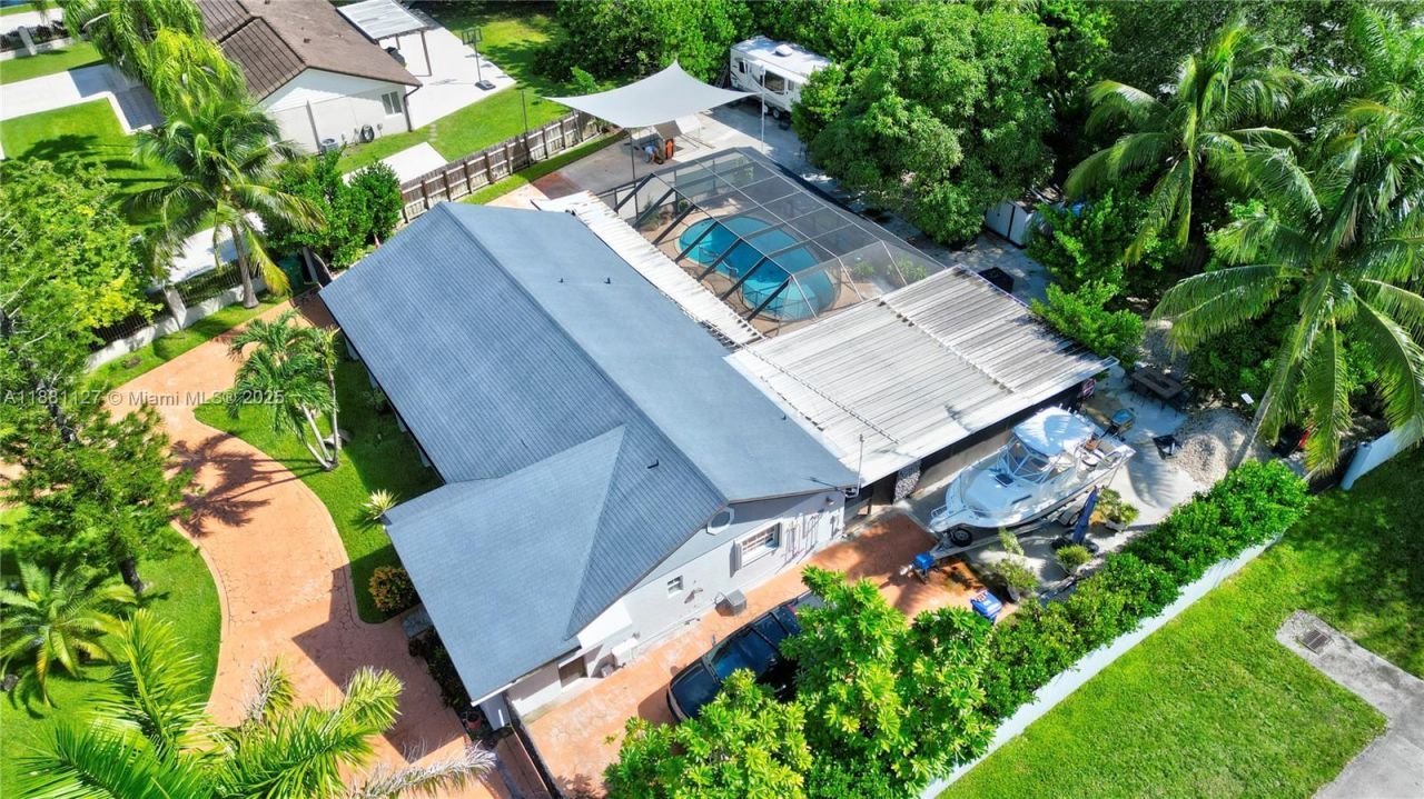 18501 SW 130th Ave, Miami, FL 33177 Photo