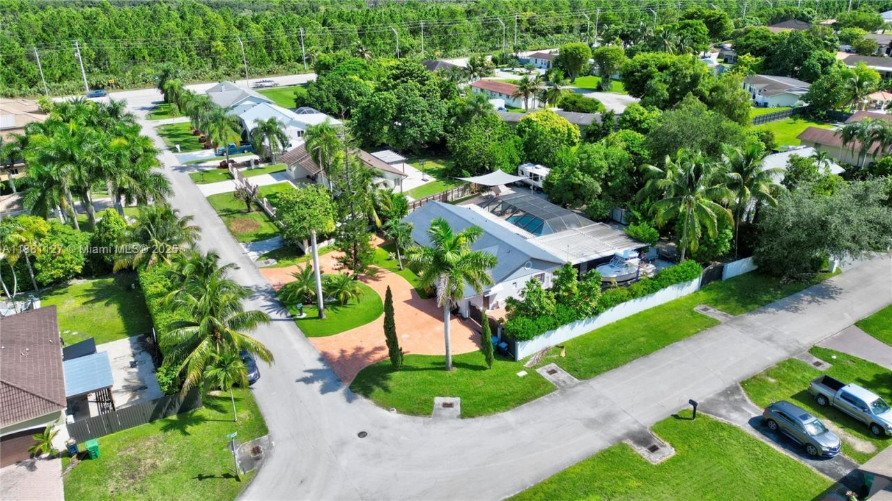 18501 SW 130th Ave, Miami, FL 33177 Photo