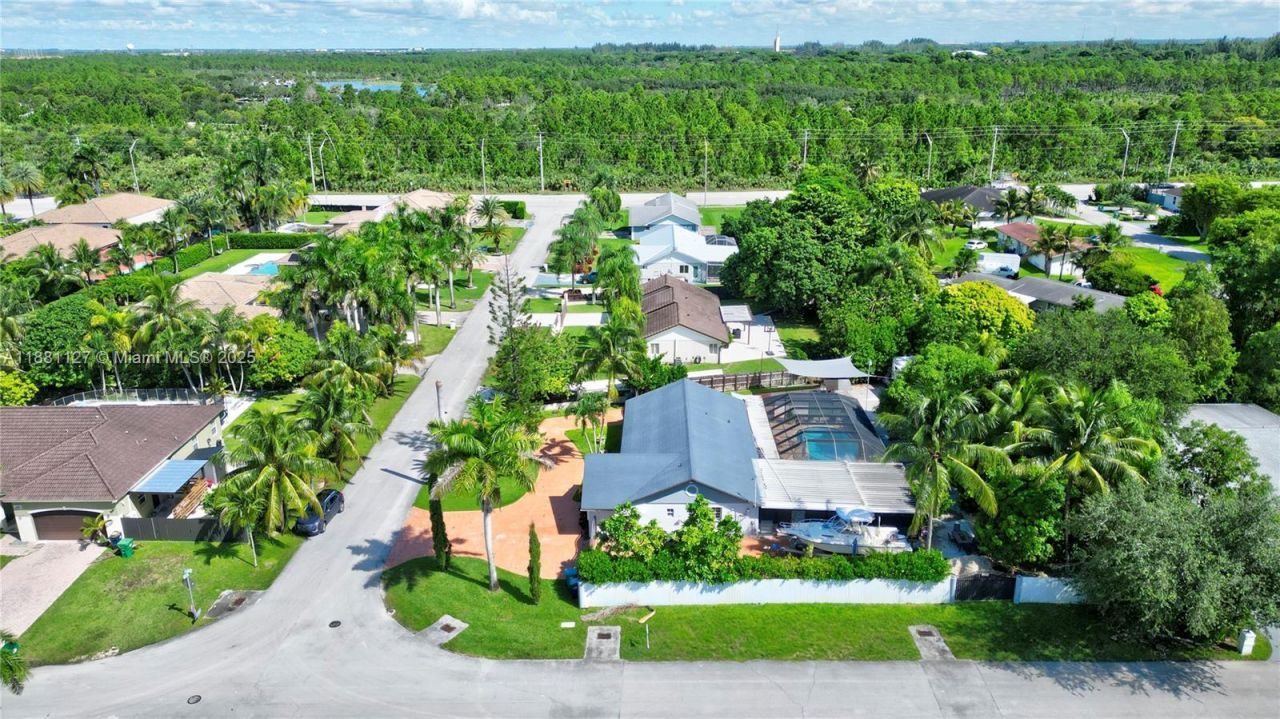 18501 SW 130th Ave, Miami, FL 33177 Photo