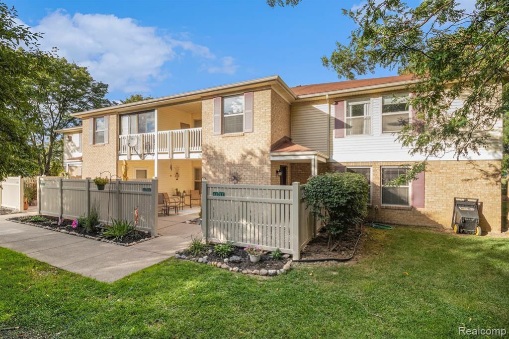 61009 Greenwood Drive, South Lyon, MI 48178 Main Photo