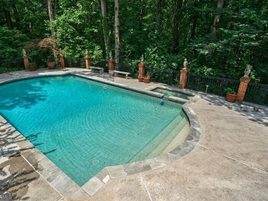 Property Image 8