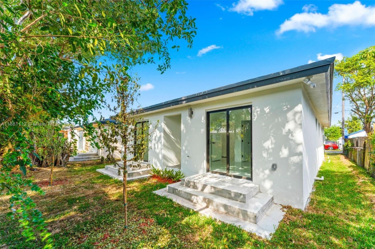 1556 NW 68th Ter, Miami, FL 33147 Photo