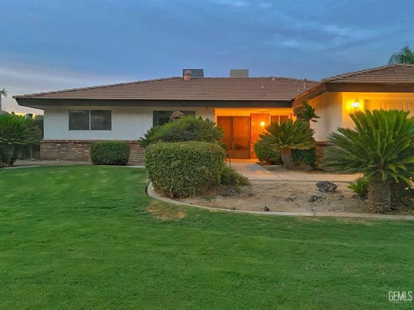 7000 Setter Court, Bakersfield, CA 93309