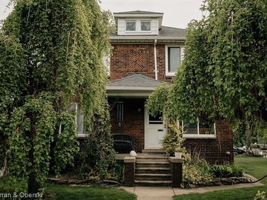 15261 Demean Avenue, Allen Park, MI 48101