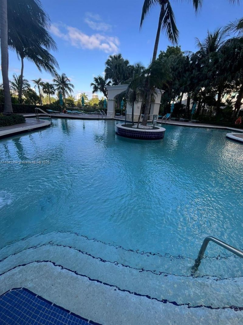 19501 S W Country Club Dr, Unit 1706, Aventura, FL 33180 Photo