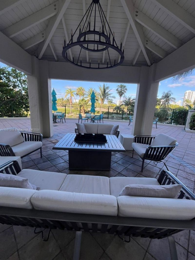 19501 S W Country Club Dr, Unit 1706, Aventura, FL 33180 Photo