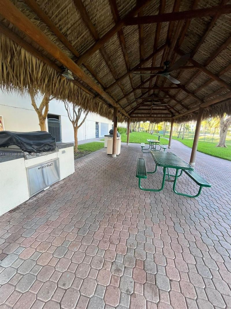 19501 S W Country Club Dr, Unit 1706, Aventura, FL 33180 Photo