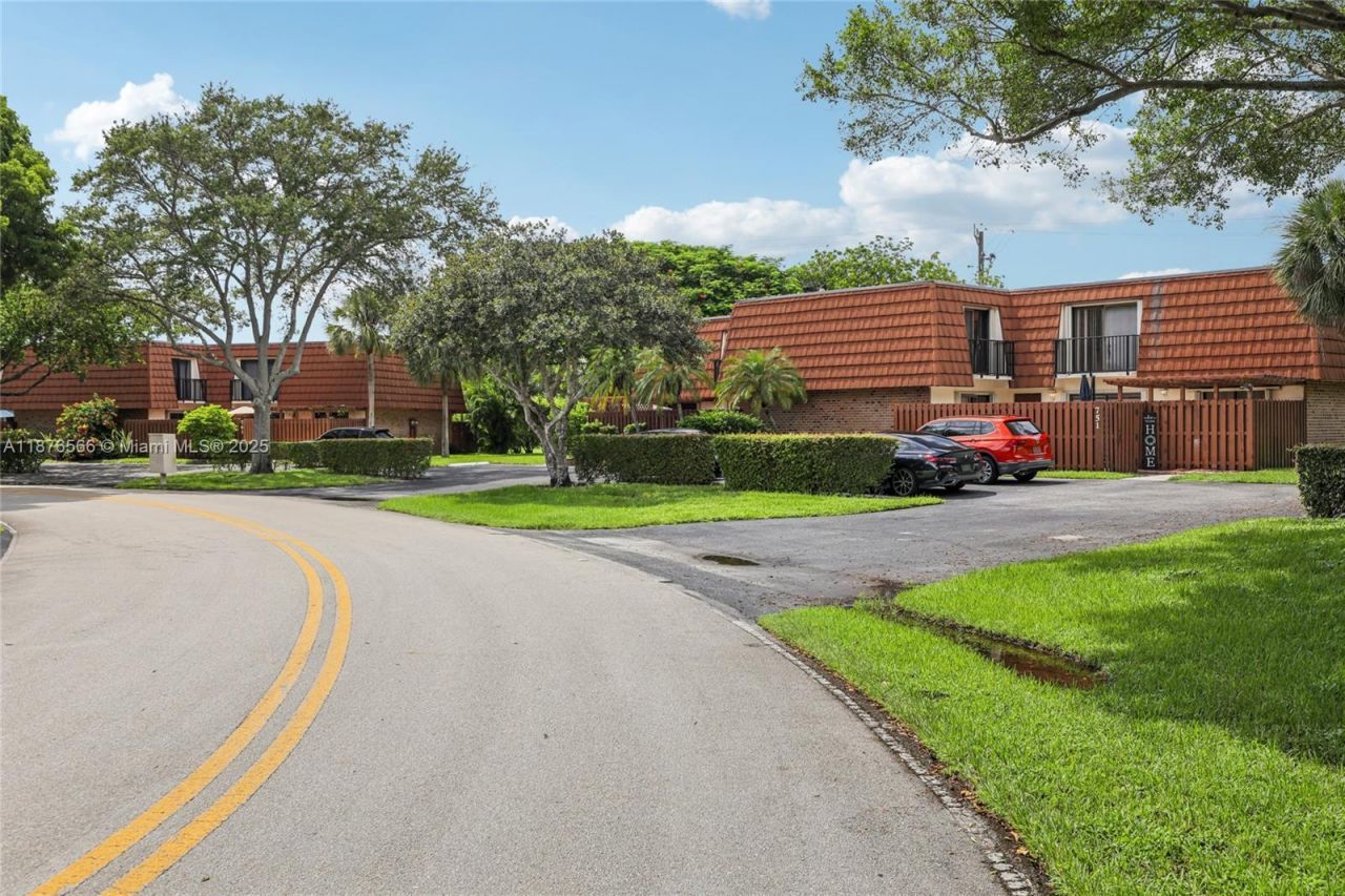 751 SW 120th Way, Davie, FL 33325 Photo