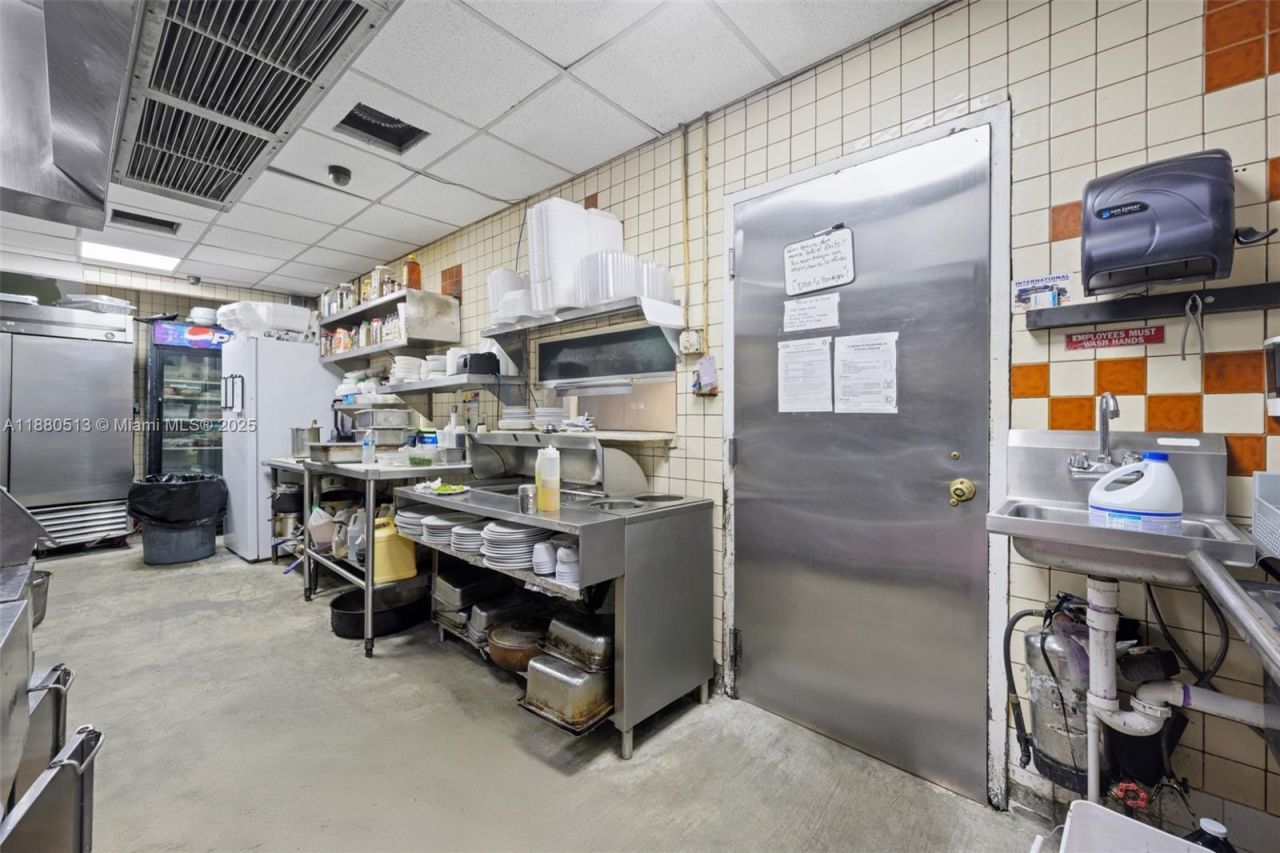 5405 NW 82nd Ave, Doral, FL 33166 Photo