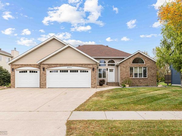 2801 26th Avenue S, Fargo, ND 58103