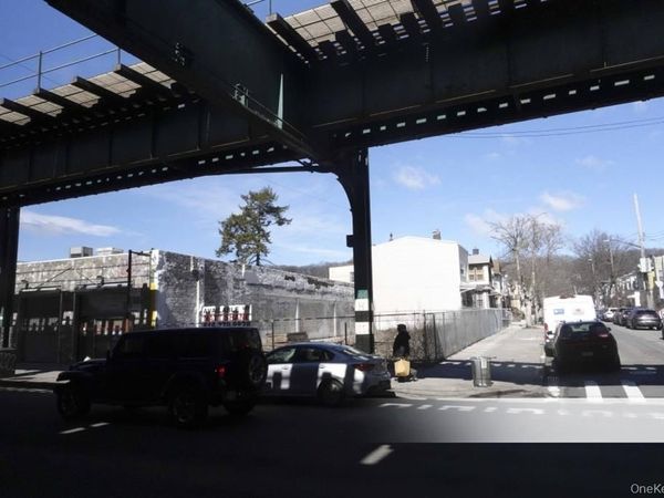 78-19 Jamaica Avenue, Woodhaven, NY 11421