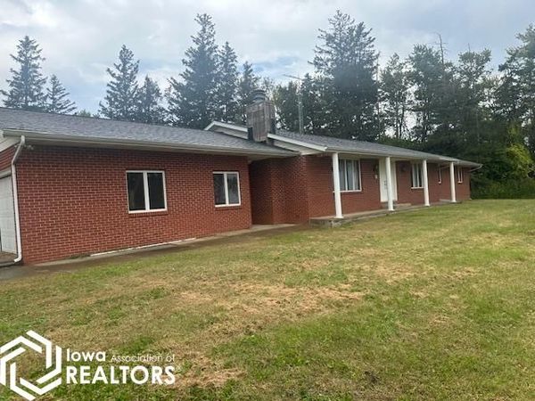 2575 Kent Avenue, Britt, IA 50423