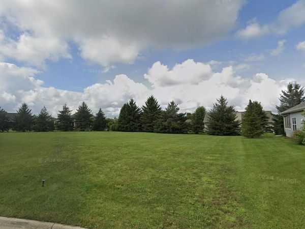 511 WOODLAWN COURT, Unit F, Williams Bay, WI 53191