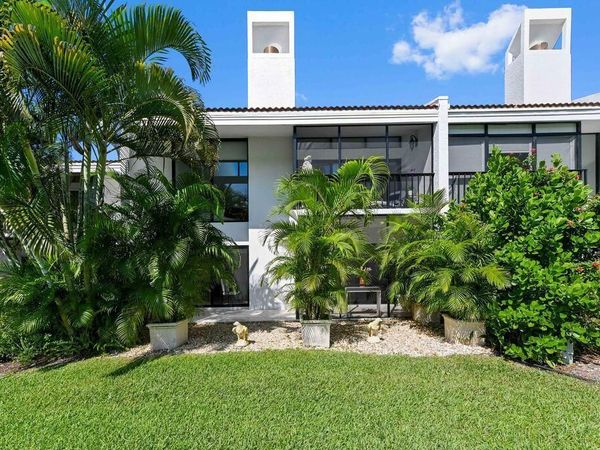 1924 Presidential Way, Unit 2-C, West Palm Beach, FL 33401