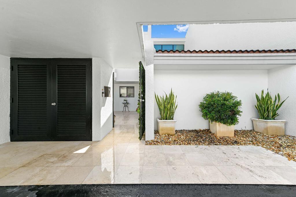 1924 Presidential Way, Unit 2-C, West Palm Beach, FL 33401 Photo