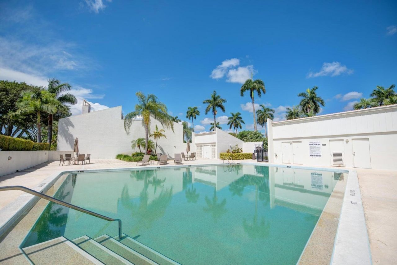 1924 Presidential Way, Unit 2-C, West Palm Beach, FL 33401 Photo