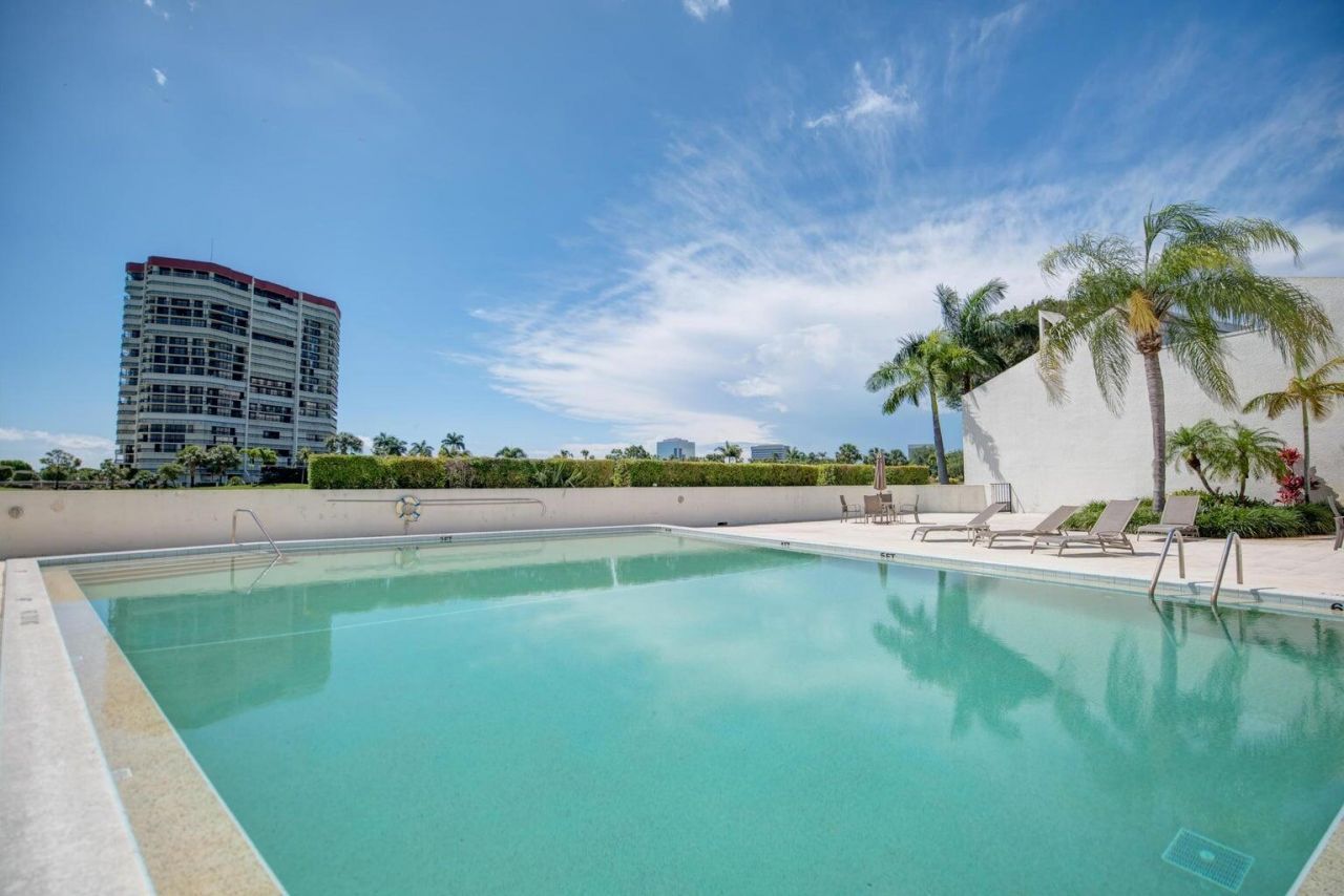 1924 Presidential Way, Unit 2-C, West Palm Beach, FL 33401 Photo