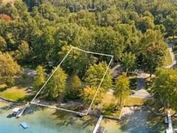 5964 122nd Avenue, Fennville, MI 49408