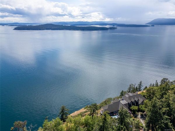 5919 Pirates Rd, Pender Island, BC V0N 2M2