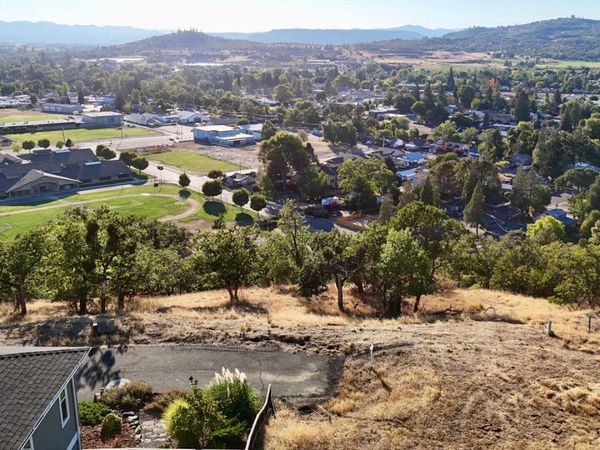 277 Cambridge Terrace, Eagle Point, OR 97524