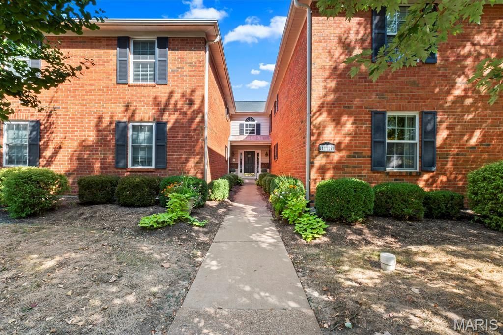 117 E Clinton Place, Unit 7, Kirkwood, MO 63122 Main Photo