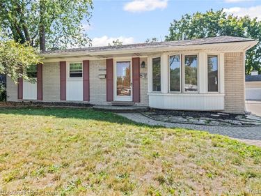 29667 Newport Drive, Warren, MI 48088