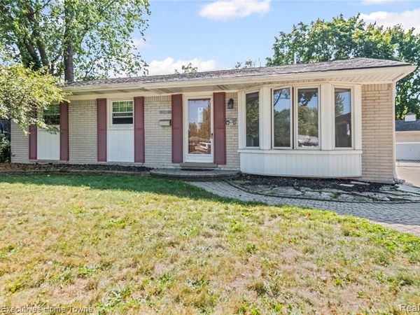 29667 Newport Drive, Warren, MI 48088